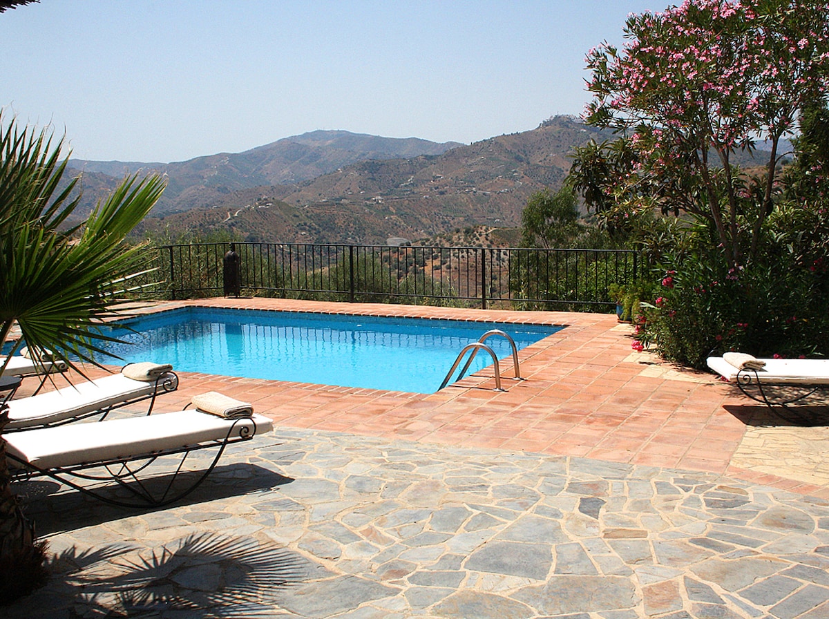 Cortijo Barranquero, lanthus and Los Romanes, Pool