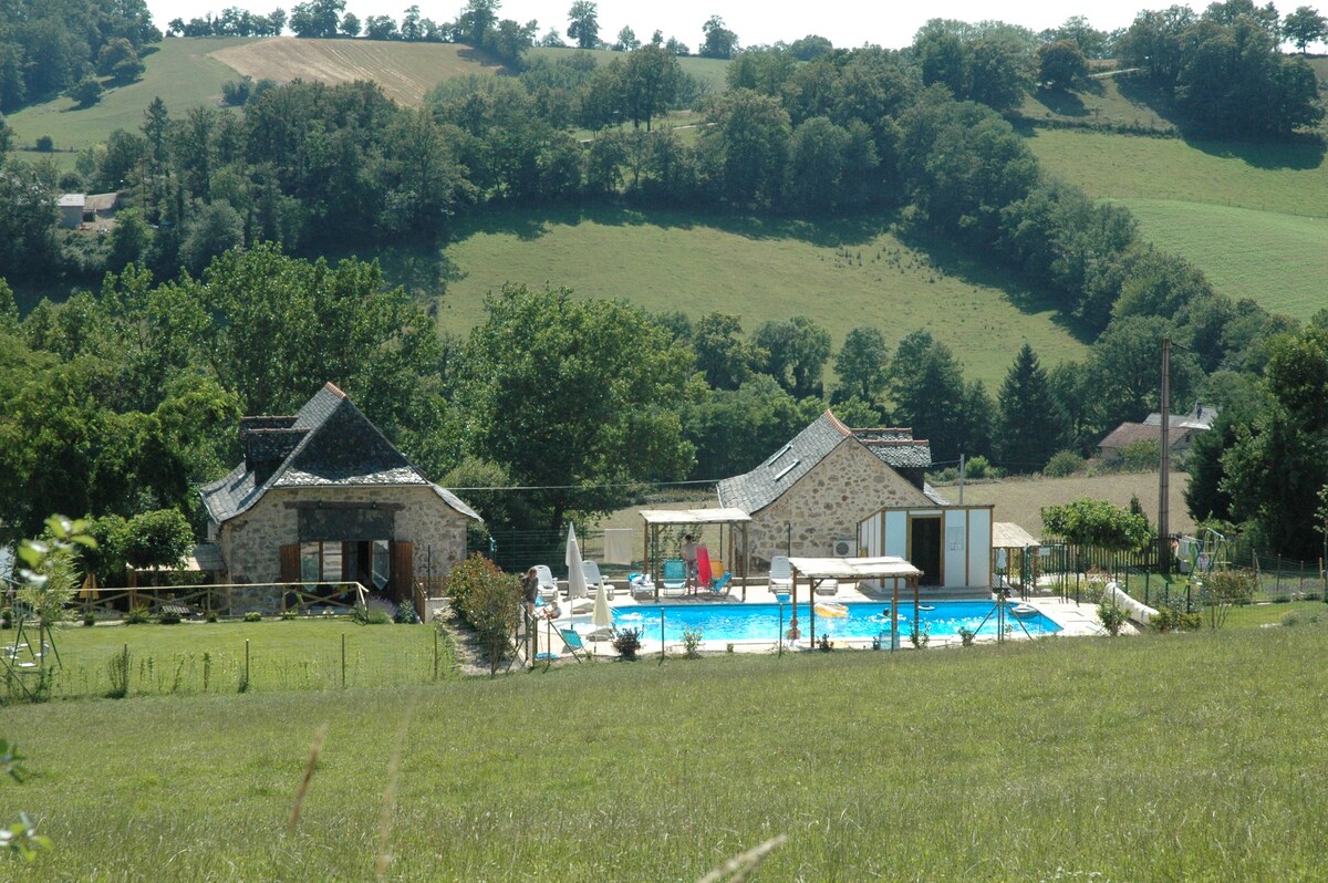 Gîte Cosy au calme en campagne avec piscine-Lunac