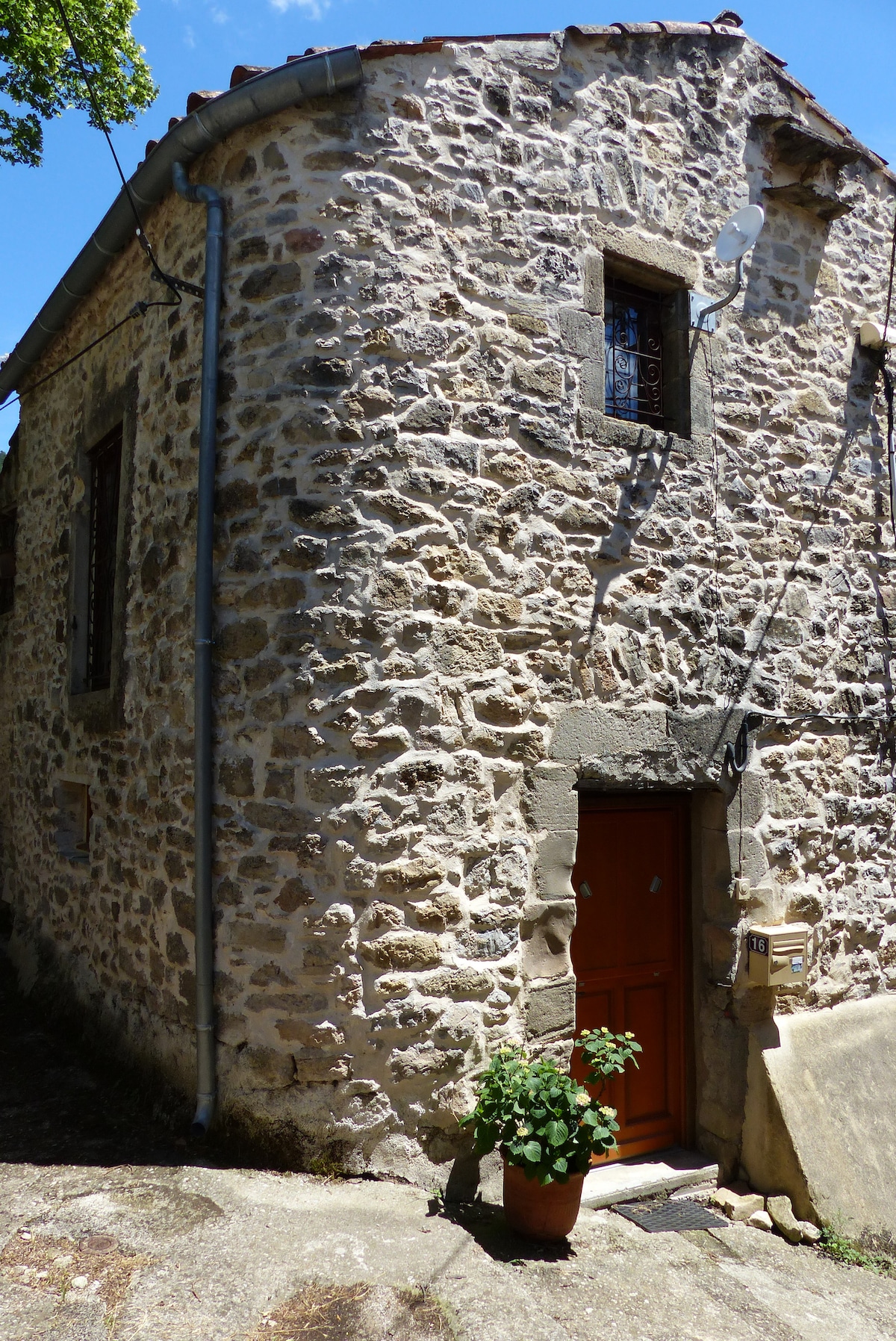 Petite maison de village à Parlatges