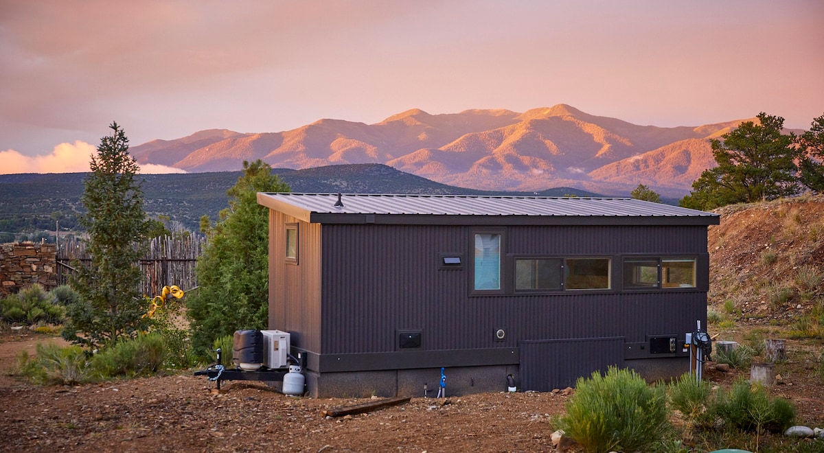 彩虹（ Rainbow ）的美丽山景新小屋（ New Tiny Home ） ，欣赏