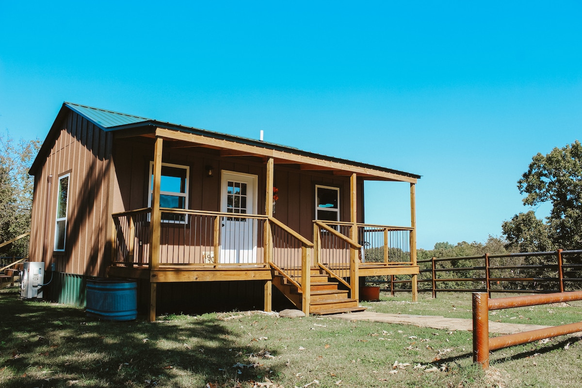 Rustic Roots at Taylor Farms - Ozarks Cabin