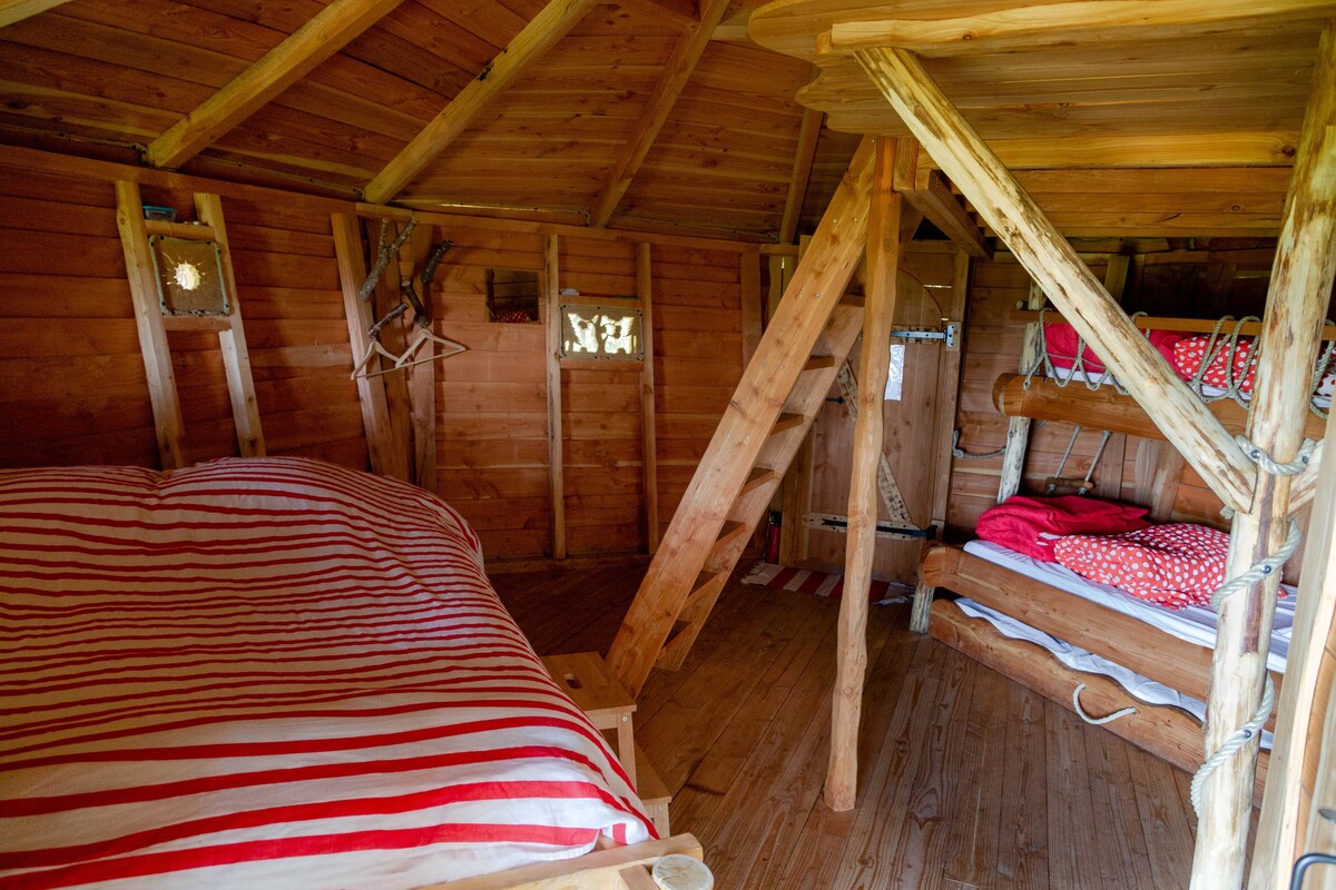 Cabane perchée Fraises des bois