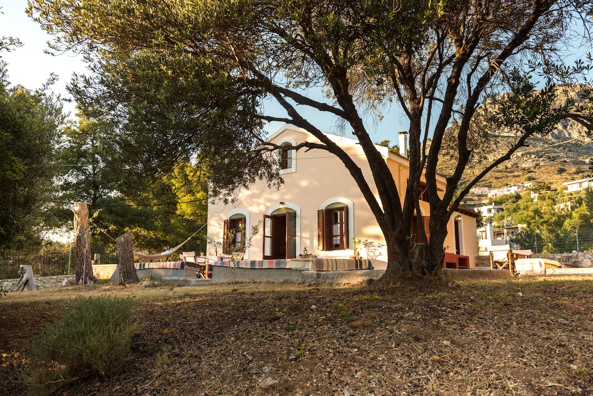 Rustic Escape - Private Haven Near the Beach