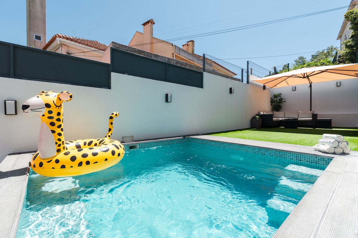 Luxury Villa with a pool in the middle of the city