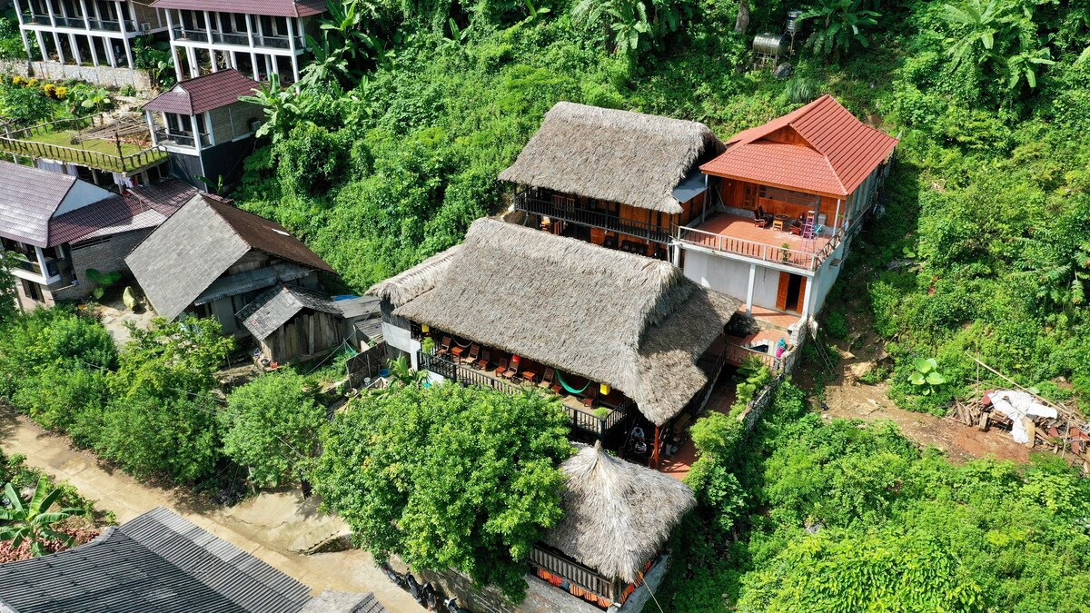 Ba Be Jungle Houses - Deluxe Family Room Lake View