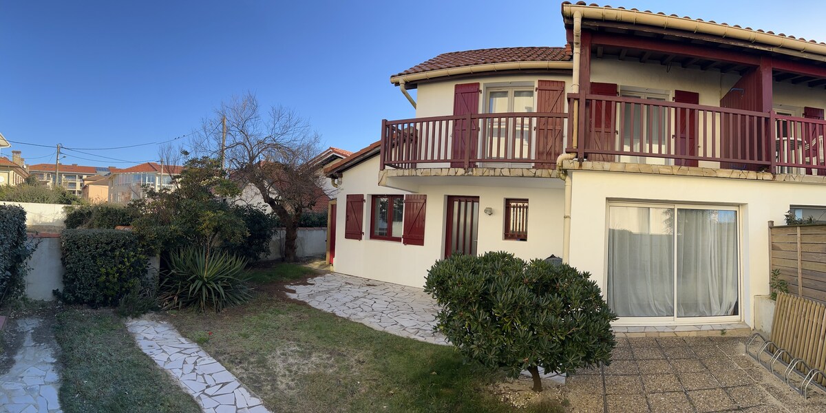 Maison vacances, vue océan 20 m de la plage