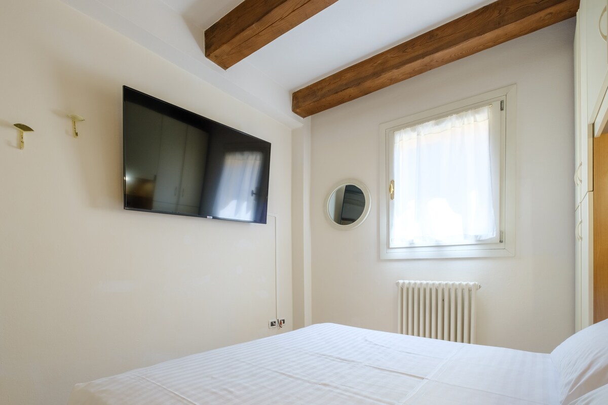 Frassinago Suites- One Bedroom Apartment