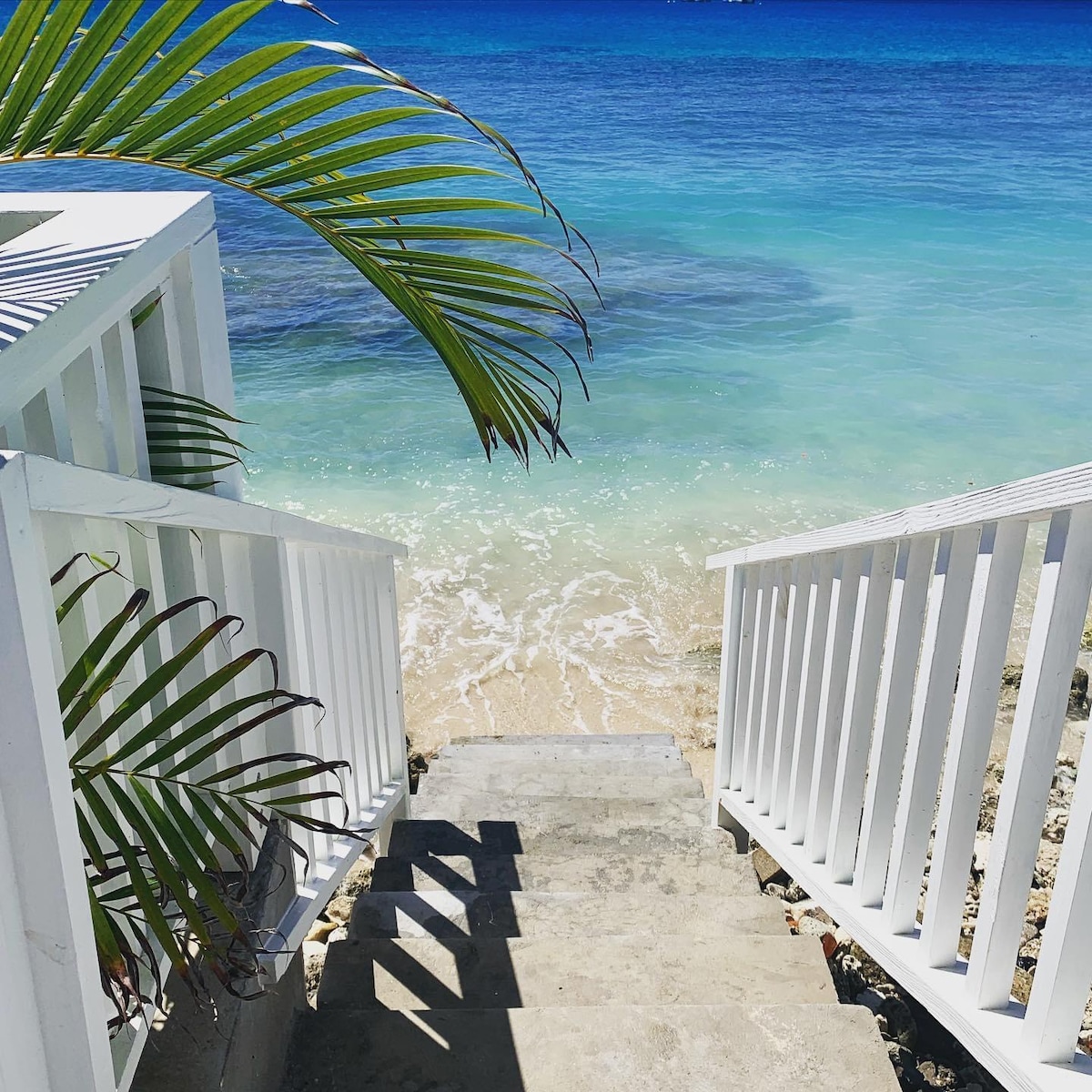 花园绿洲的海滨双卧室小屋