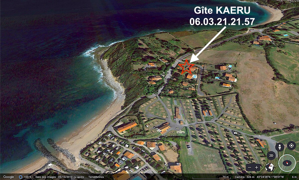 Gite KAERU : plage à pied piscine jardin barbecue.