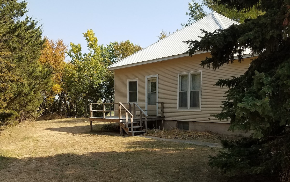 Relaxing 2-Bedroom Farmhouse