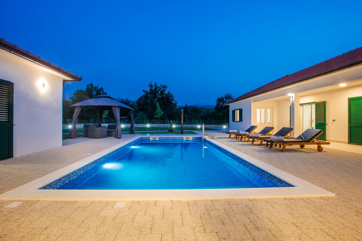 villa Dubravka -heated pool & suitable fr disabled