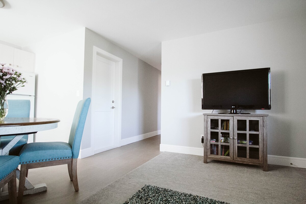 Centrally located 2 bedroom family friendly suite.