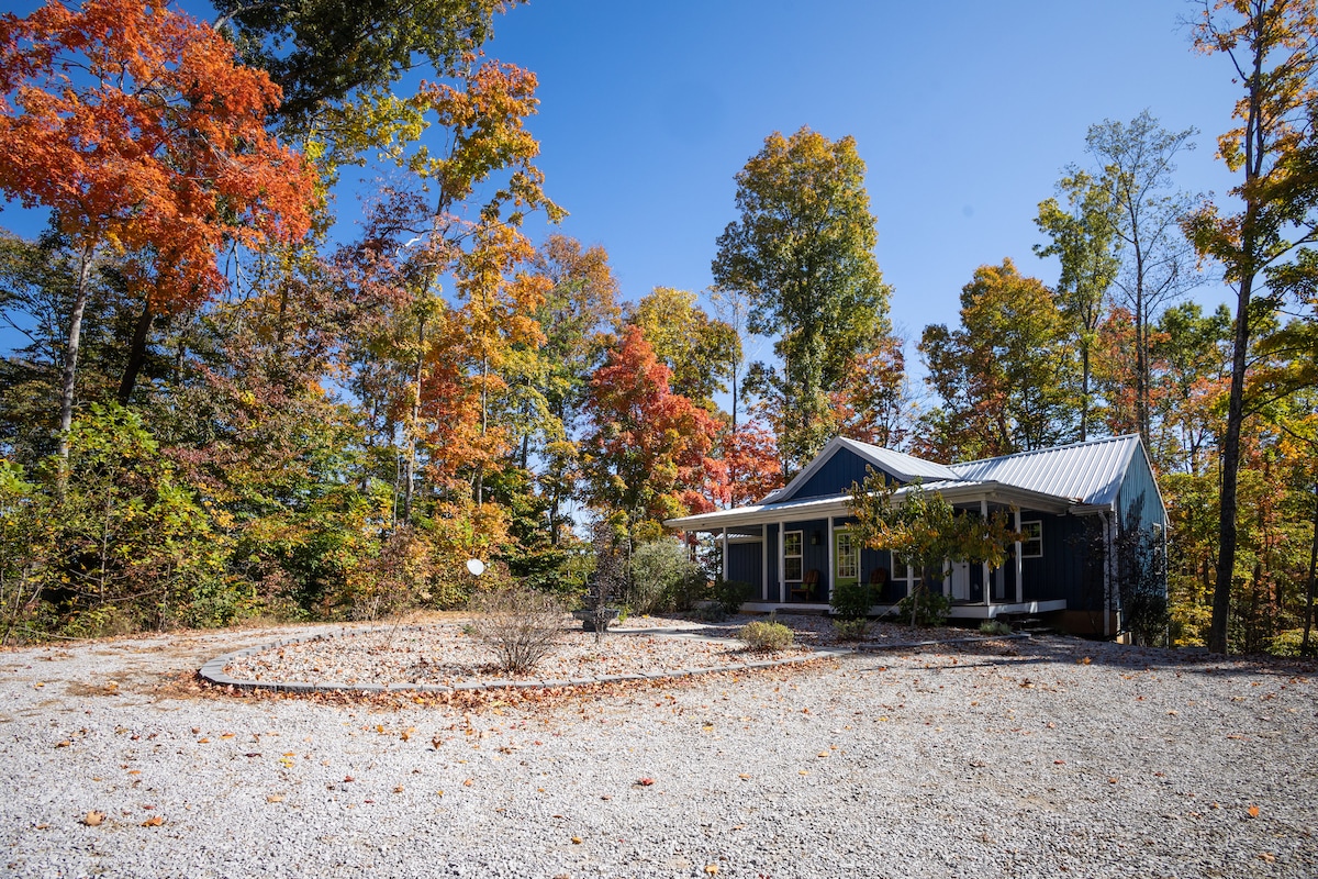 Bluegrass Gables: Lake Cumberland Cottage