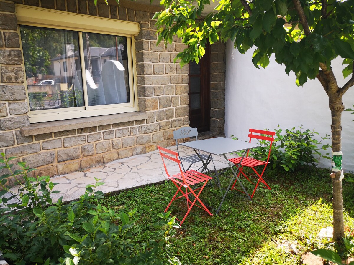 Gîte "les clauses" à 2 pas du centre du village