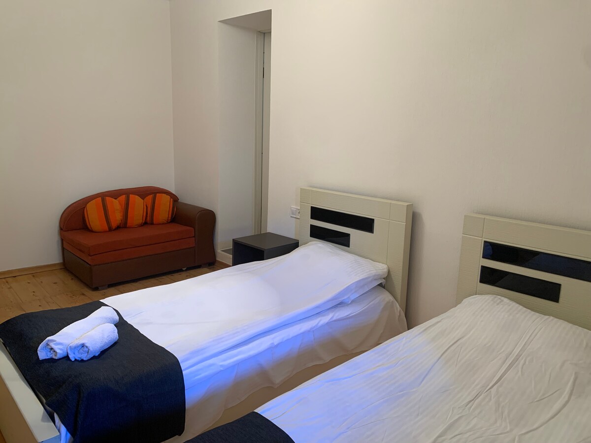 hotel lemi twin room    +sofa bed