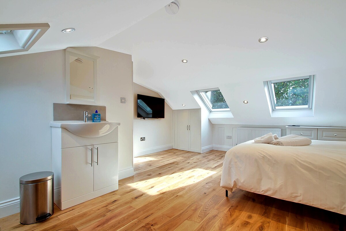 新装修的豪华4卧室公寓，位于诺丁山（ Notting Hill ）