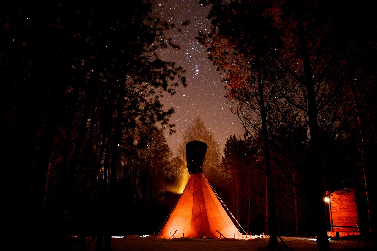 Lapiland -被森林包围的印第安帐篷豪华露营