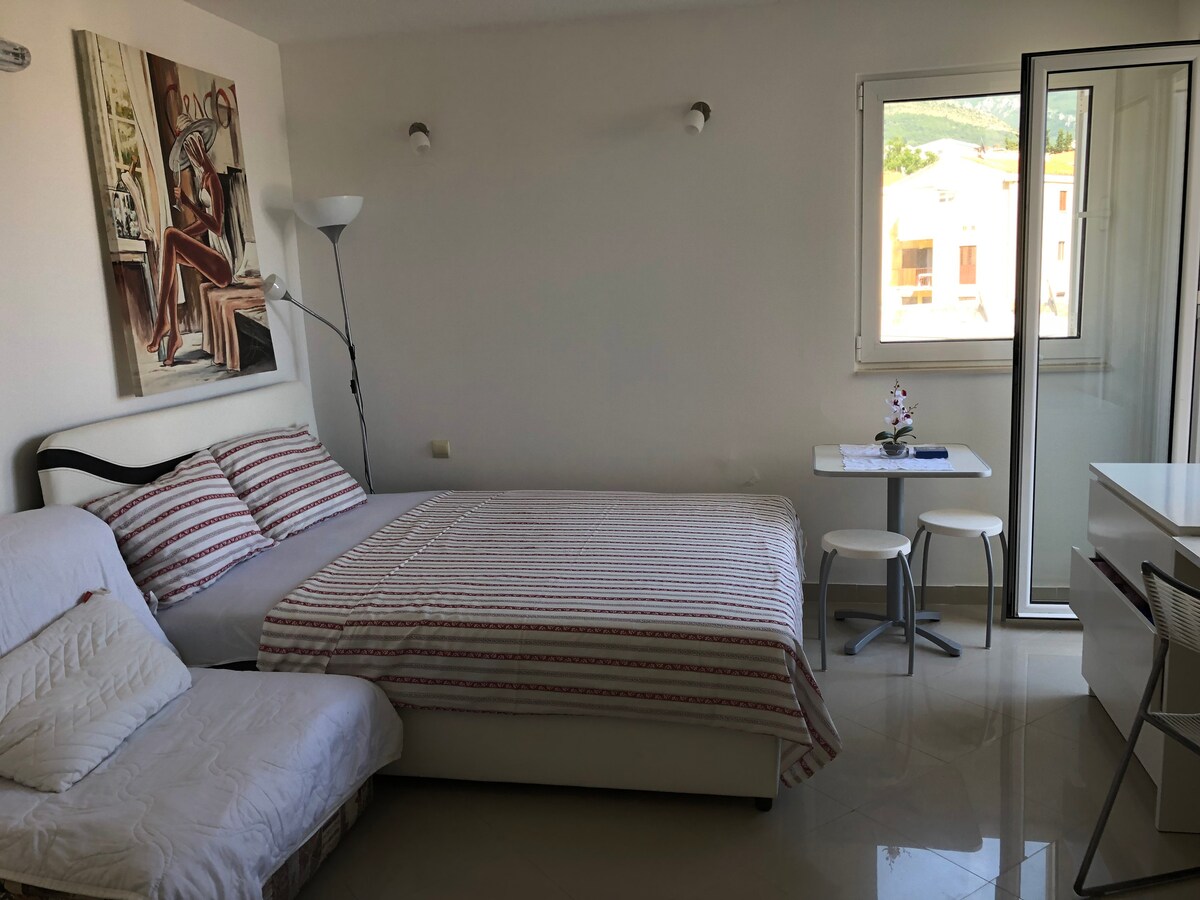 Modern Studio Apartment with sea view, Becici