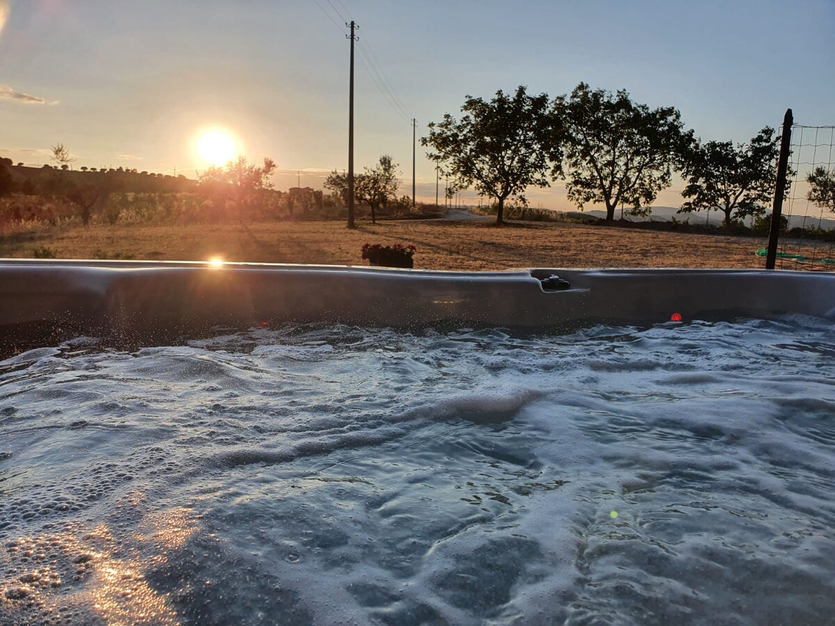 Luminoso appartamento in casale con Jacuzzi