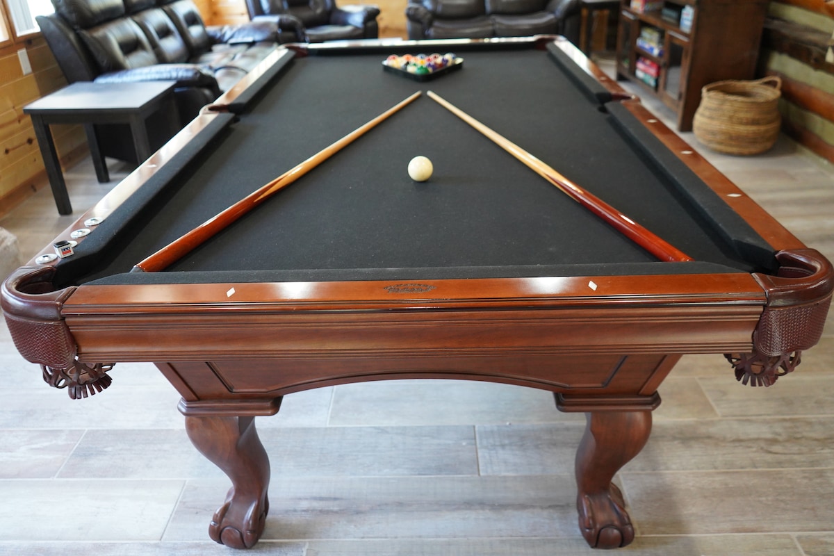 Real Log Cabin in Forest with Pool Table & Games