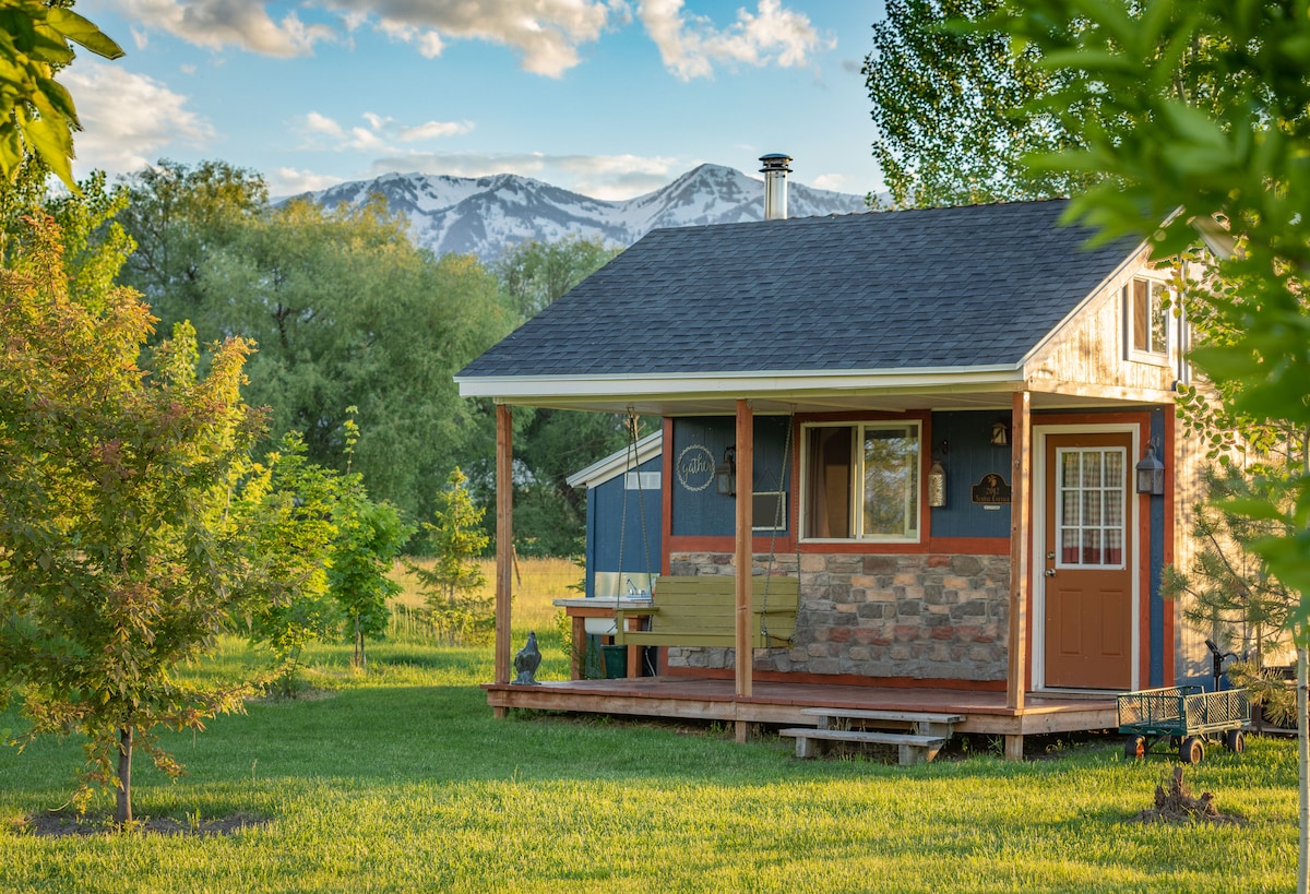 Off Grid Cottage On Alpaca Hobby Farm