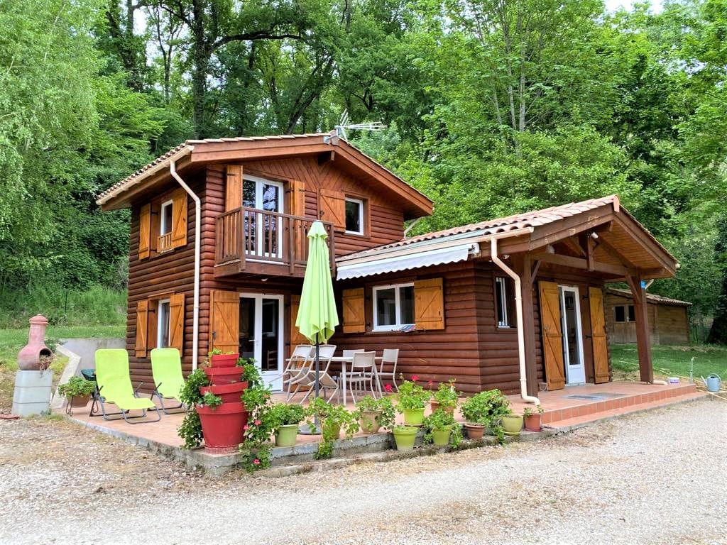 Chalet de pêche au bord du Lot