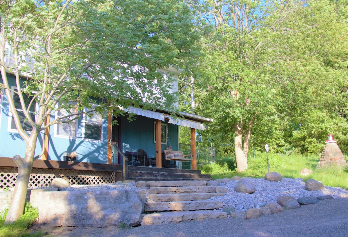 Lakehouse chalet on Sky Lake Ontario 5 bedrooms