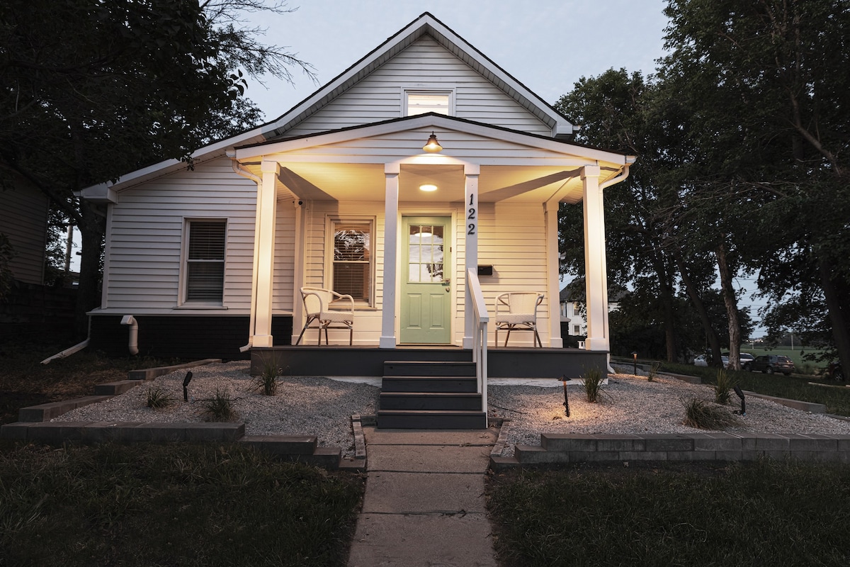 The Ames Retreat - Firepit | Downtown | Kitchen