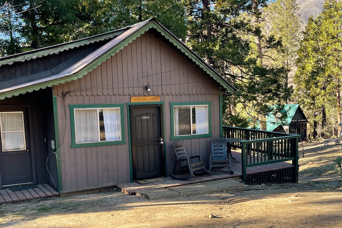 剃须刀湖附近Camp Sierra的King Cabin