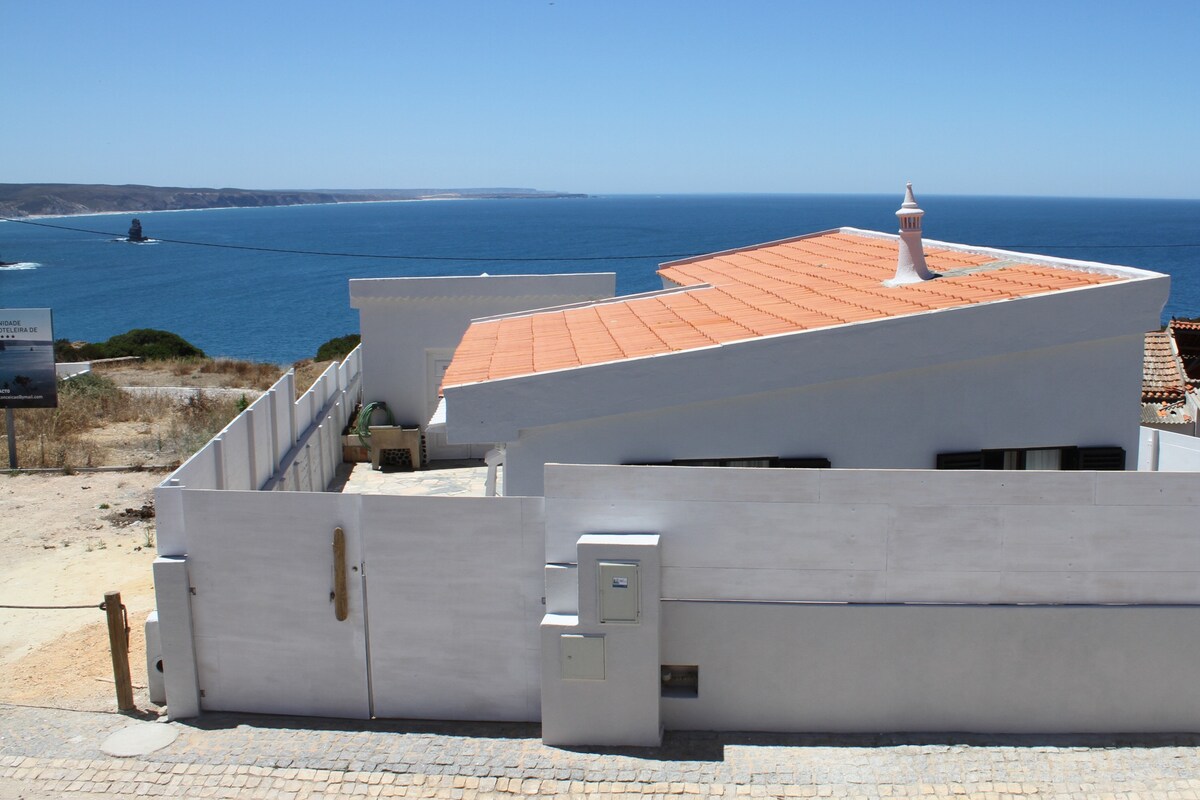 Casa dos entiquins/Praia da Arrifana/T2带海景