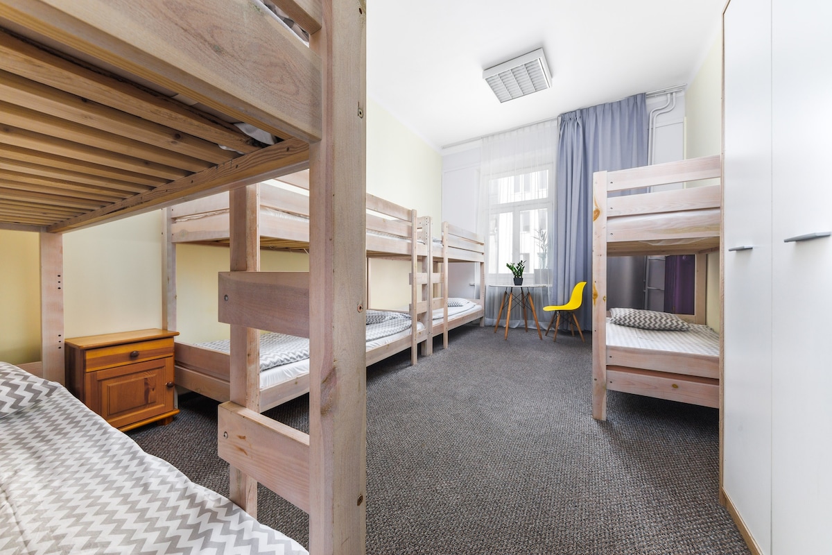 Moon Hostel - pokój 8- osobowy