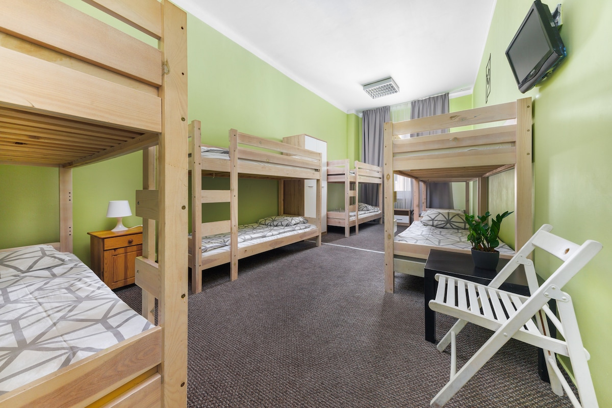 Moon Hostel - pokój 10- osobowy