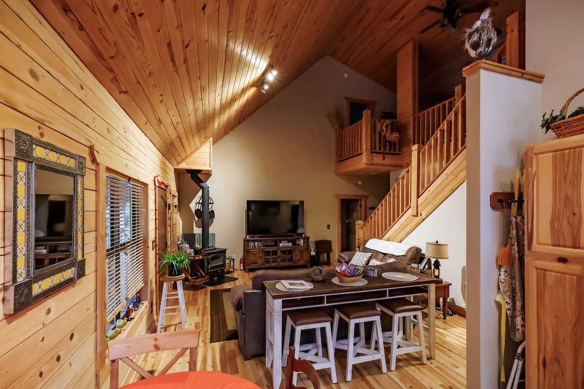 Ozark Mountain Log Cabin Retreat in NWA