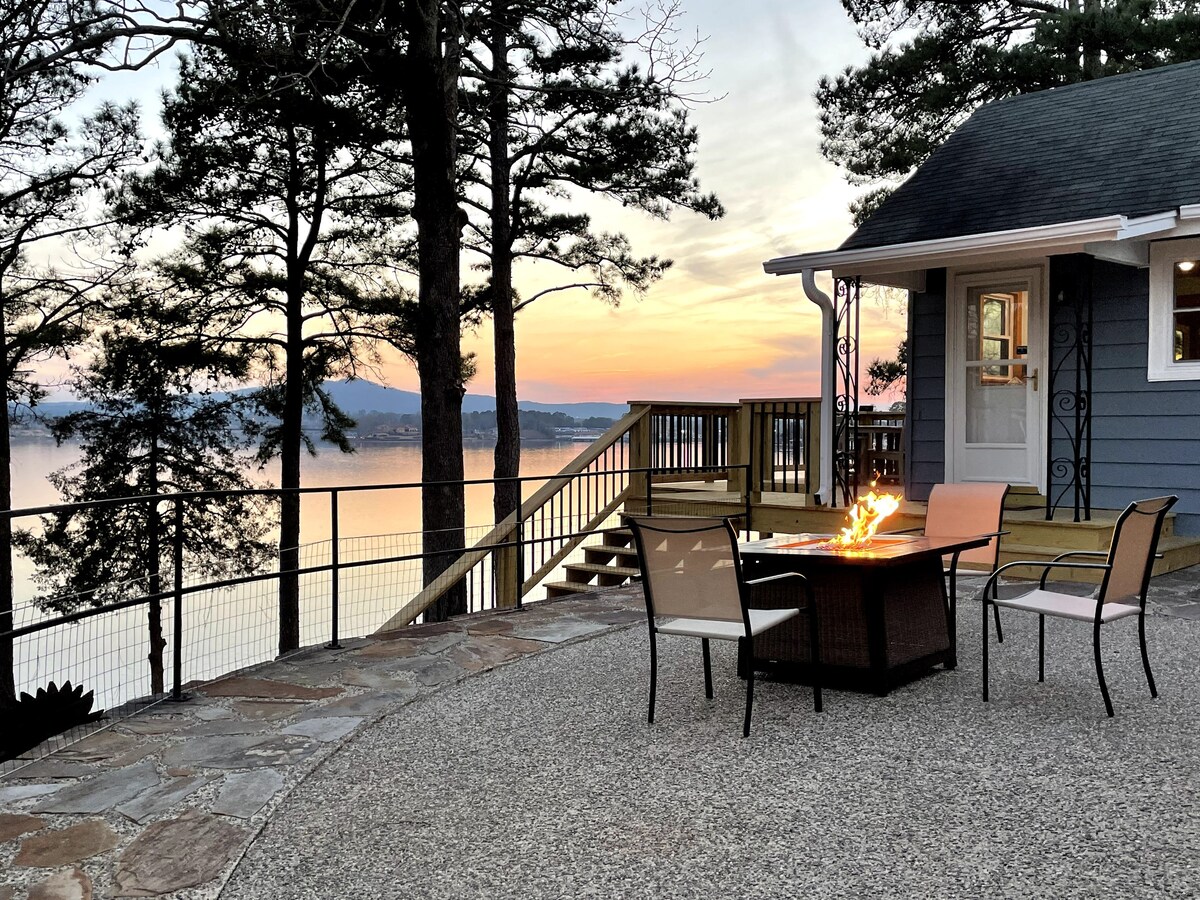 Family lake home; private dock+fire pit+kayaks