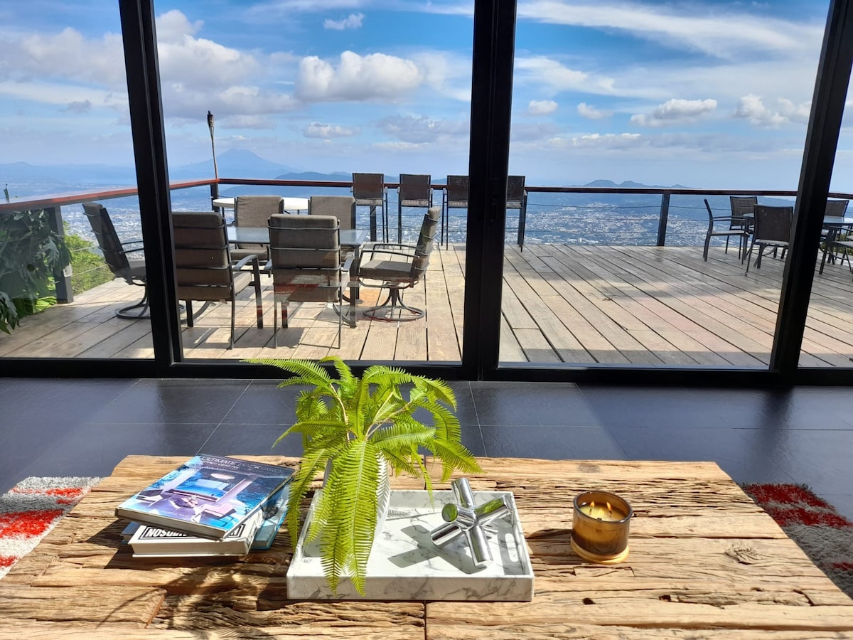 Moderna casa en el volcán con vista espectacular