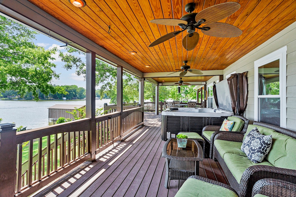 Anchors Away…hot tub, dog-friendly, renovated