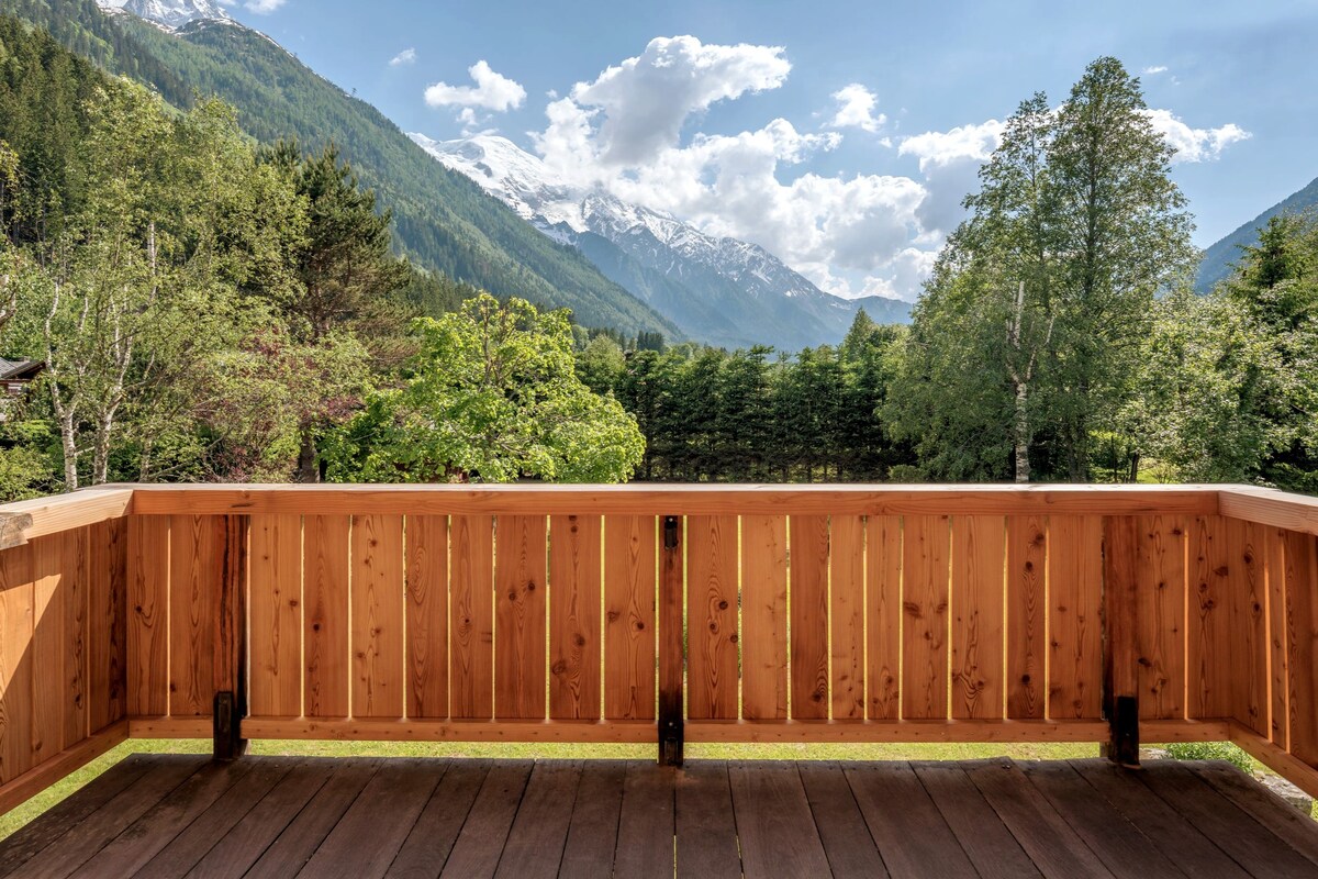 圣伯纳德度假木屋-勃朗峰（ Mont Blanc ）景观，带花园