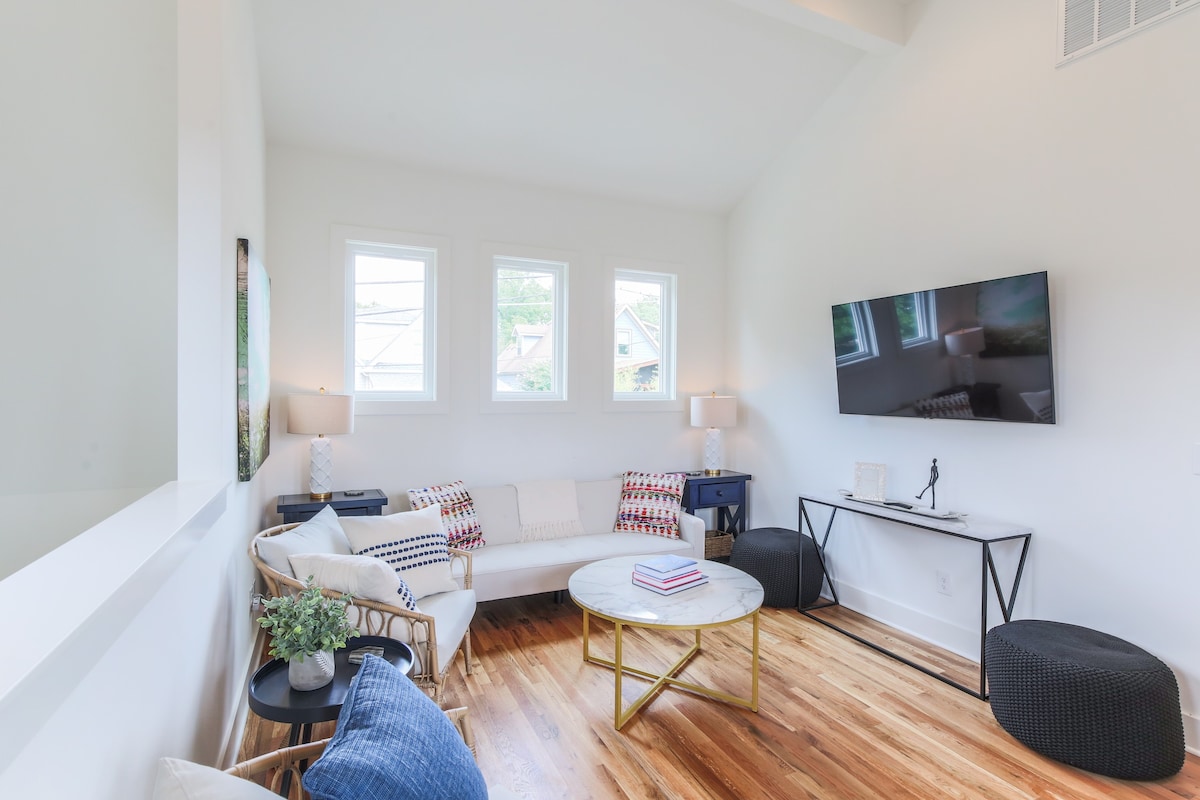 New! ADORABLE COZY WALKABLE in heart of 12 South!
