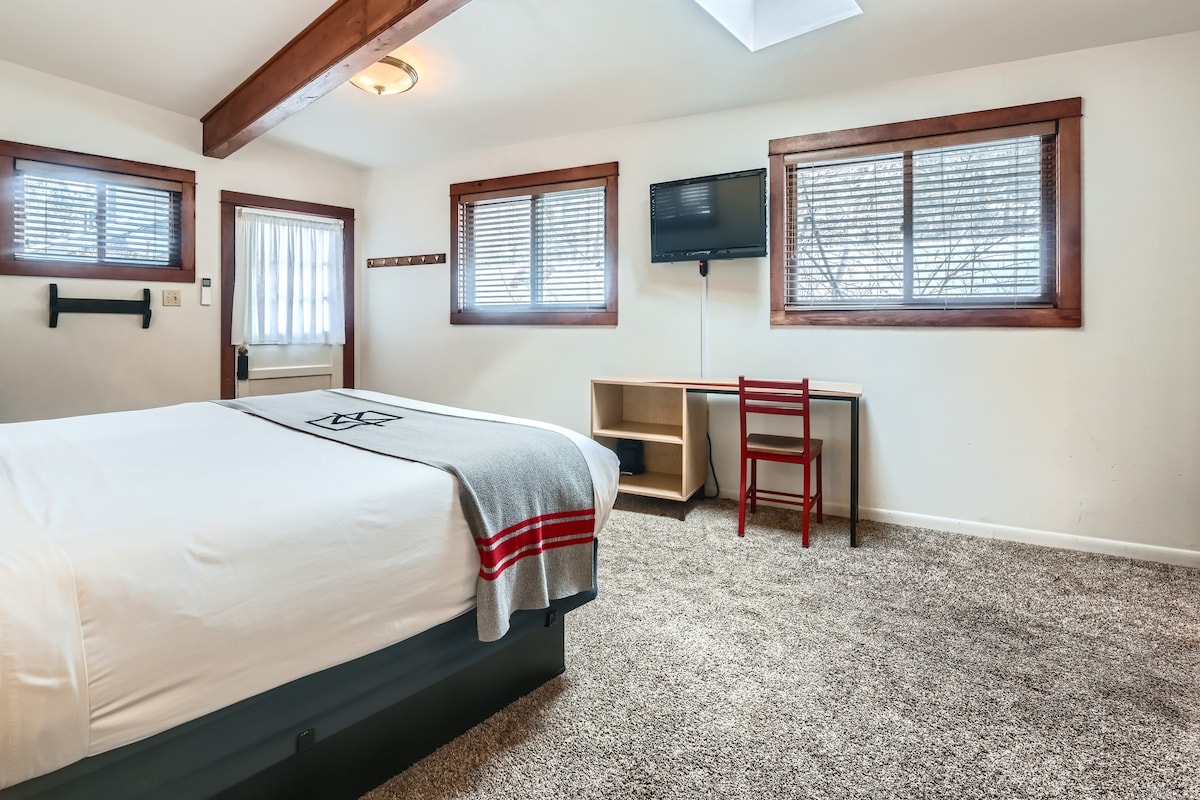 The Lookout Cabin at A-Lodge Boulder