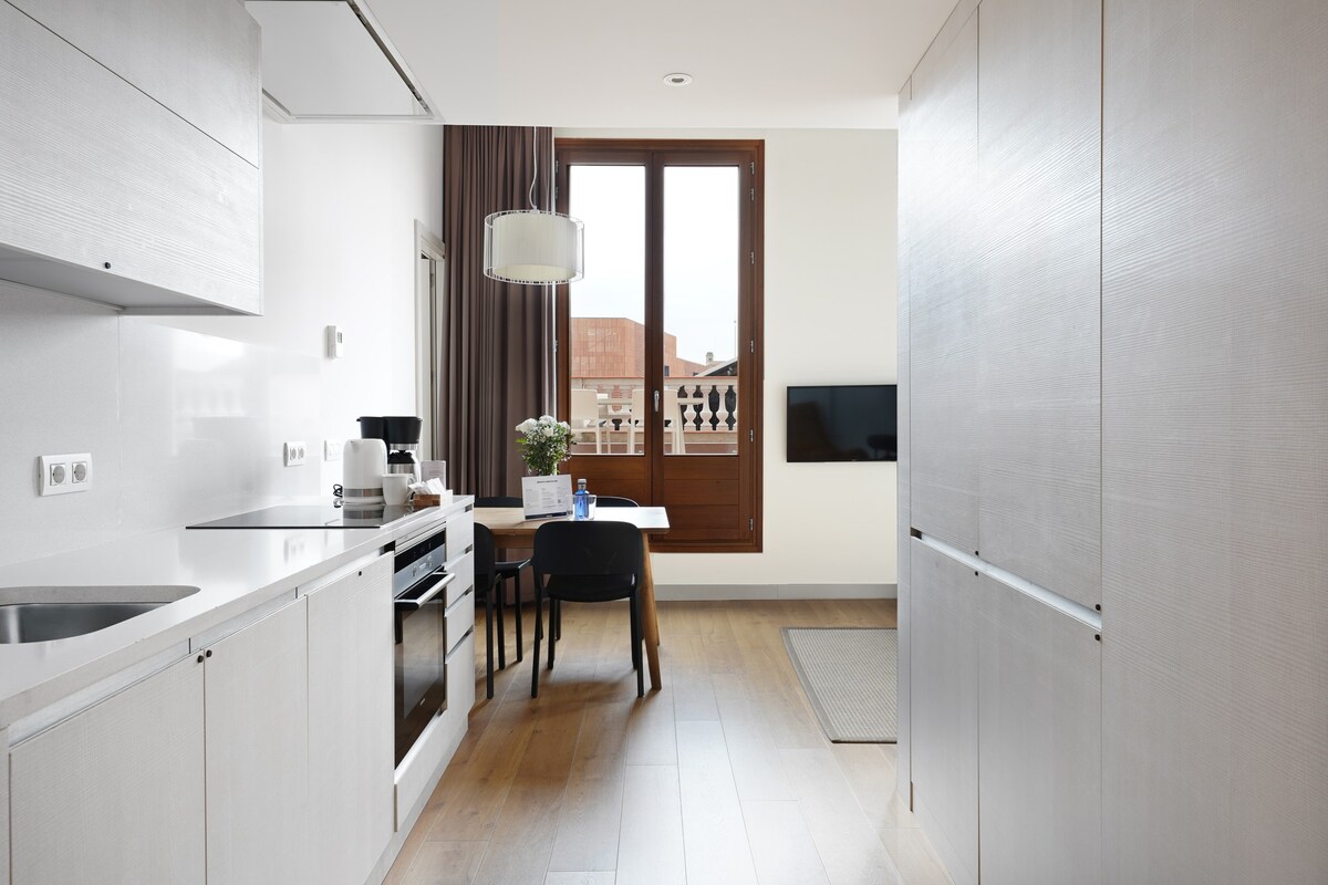 numa | Spacious Apartment with Picturesque Terrace