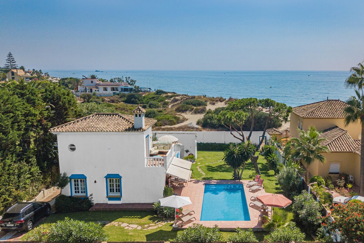 位于马贝拉（ Marbella ）的绝佳位置海滨别墅