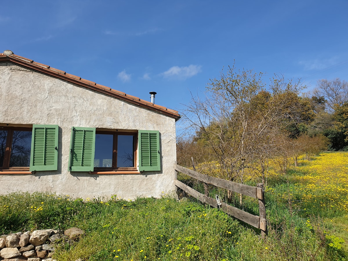 Eco-lodge at the foot of the mountains