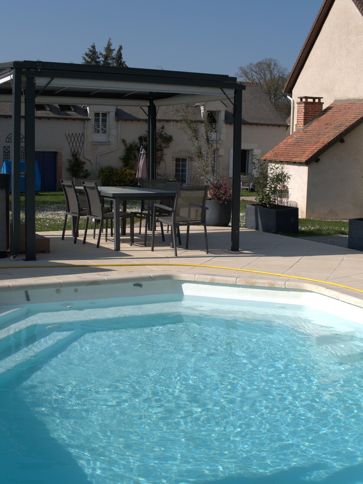 Les Mille Ecus : "la Vigneronne" : piscine , spa