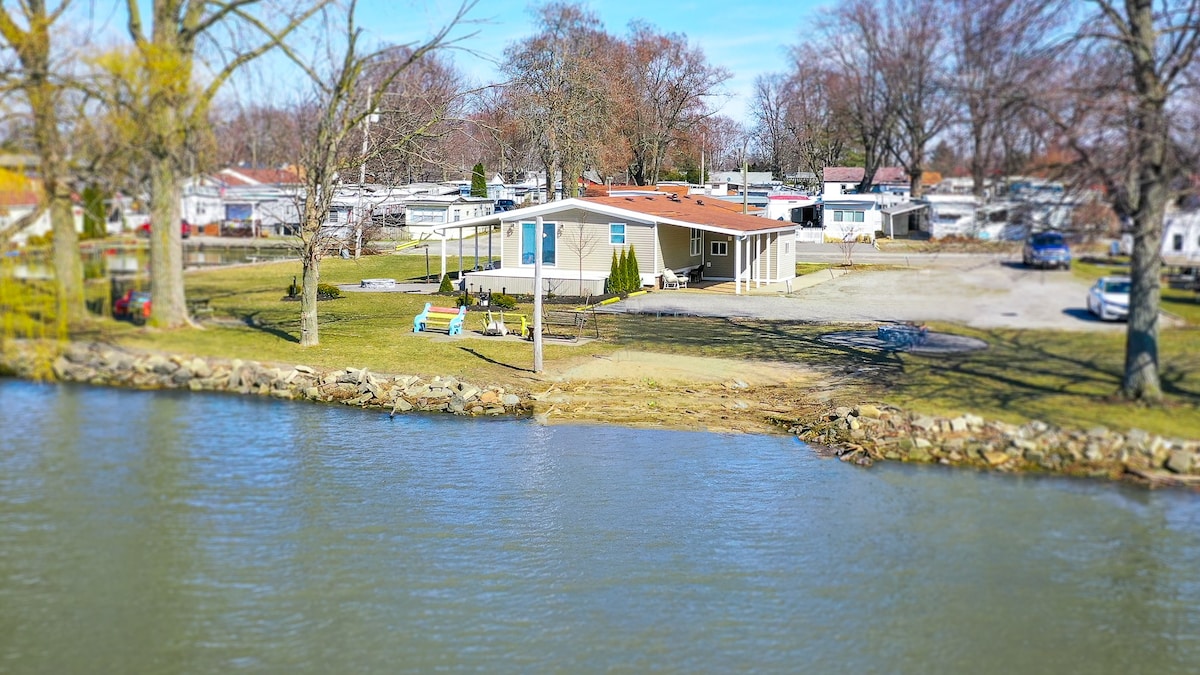 Peaceful Lakefront 3 bedroom home with boat slip