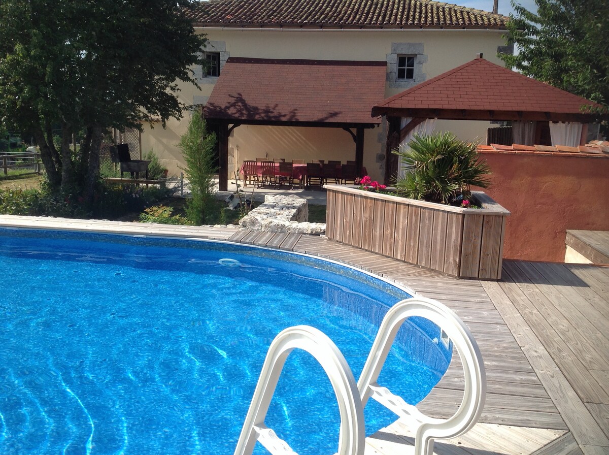 Maison de la Chasse - sleeps 12, private pool