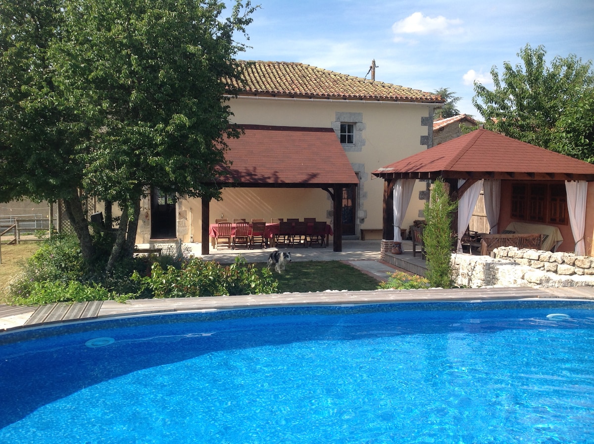 Maison de la Chasse - sleeps 12, private pool