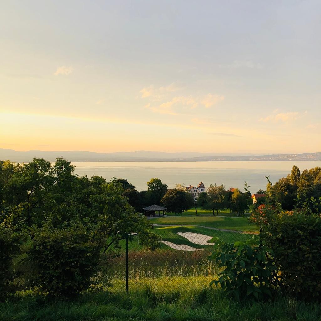 位于Evian高尔夫球场中心的别墅，可欣赏莱曼湖的美景