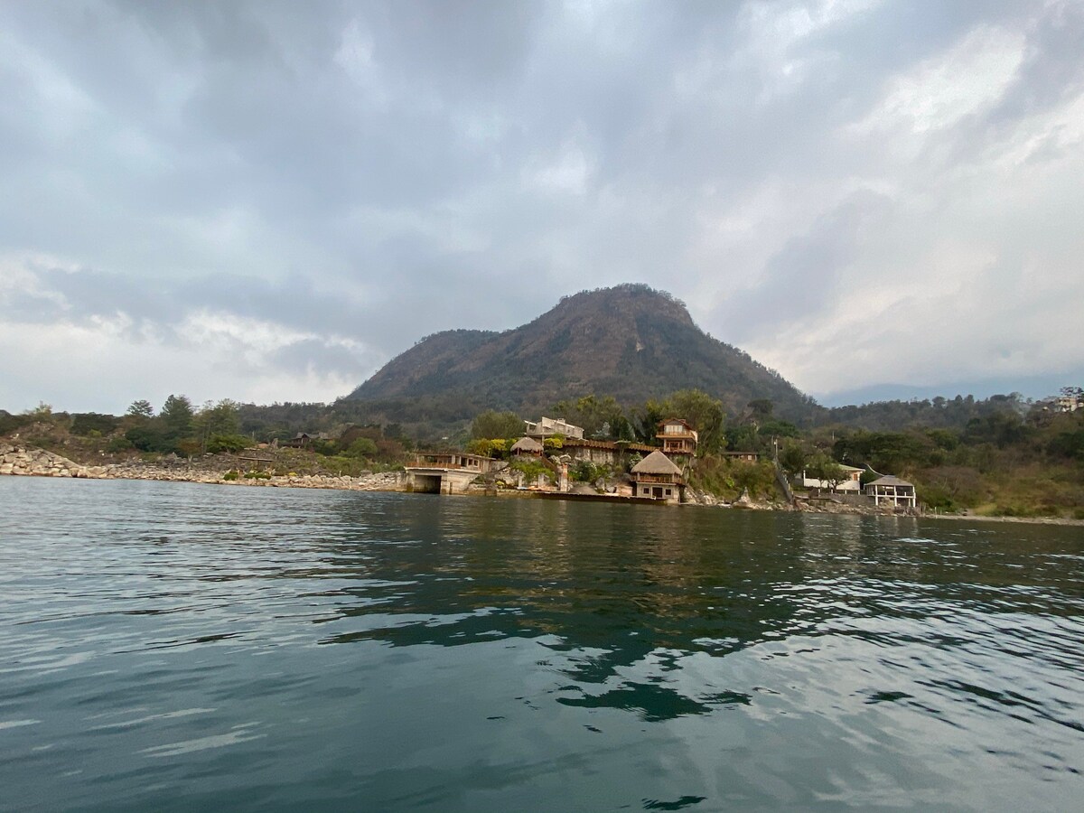 位于Lago Atitlán Cerro de Oro的漂亮小屋。