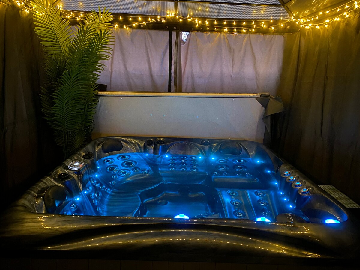Secret Gem Garden Flat + Luxury Hot Tub