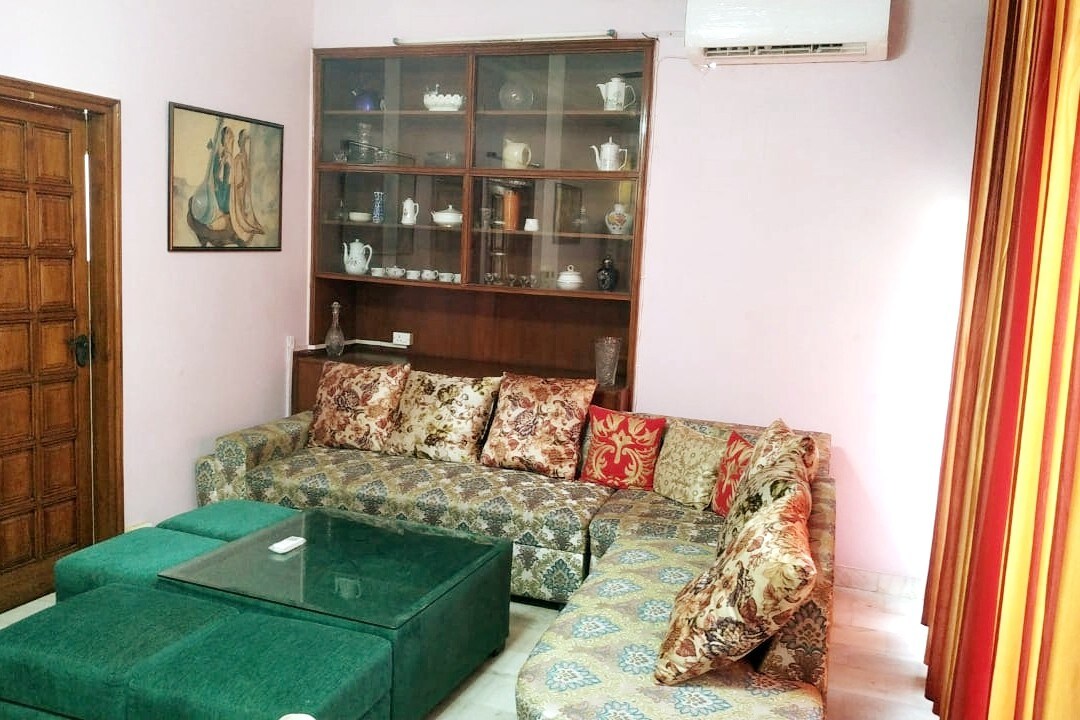 NOIDA♥1BHK♥2F♥TERRACE♥ PARKING♥LIVING ROOM♥WIFI♥TV